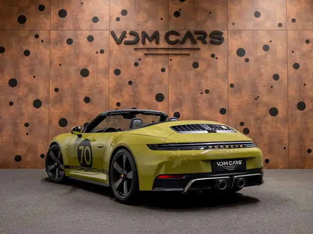 Porsche 992 view 3