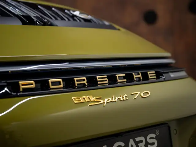 Porsche 992 view 13