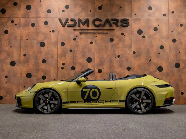 Porsche 992 view 2