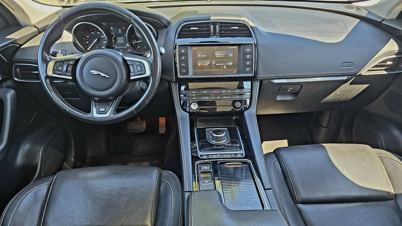 Jaguar F-Pace F-Pace 2.0 D R-Sport — photo 8