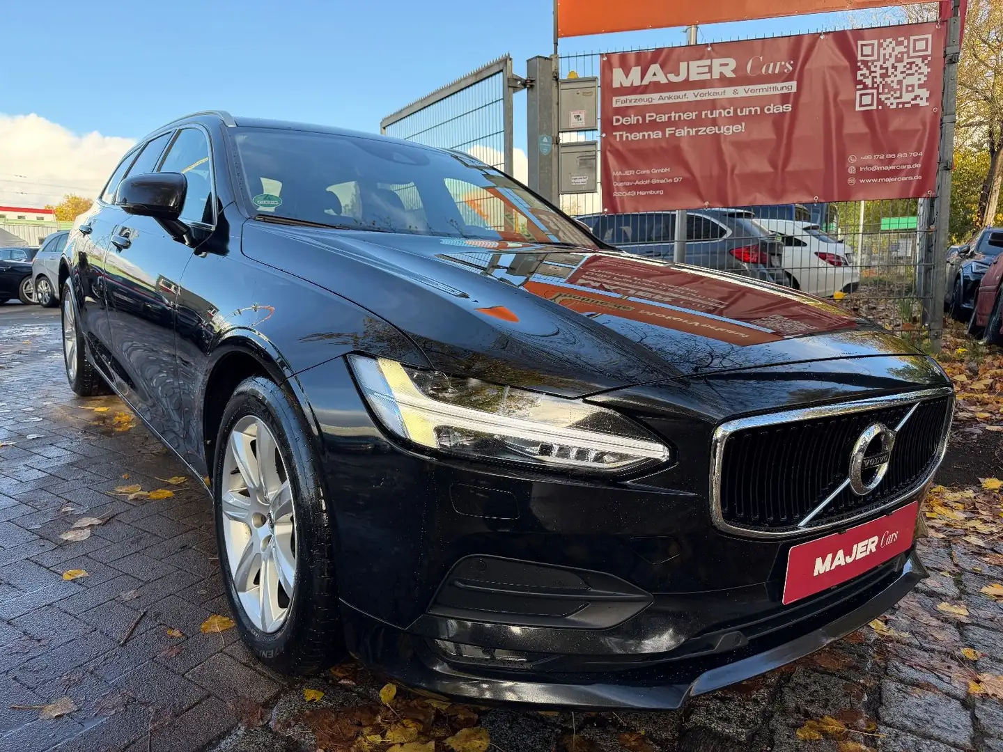Volvo V90 Kombi Momentum*LED*BT*SHZ*LEDER*TEMPO Schwarz - 1