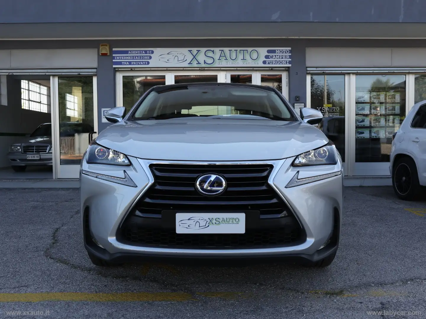 Lexus NX 300h Hybrid 4WD Luxury Grigio - 2