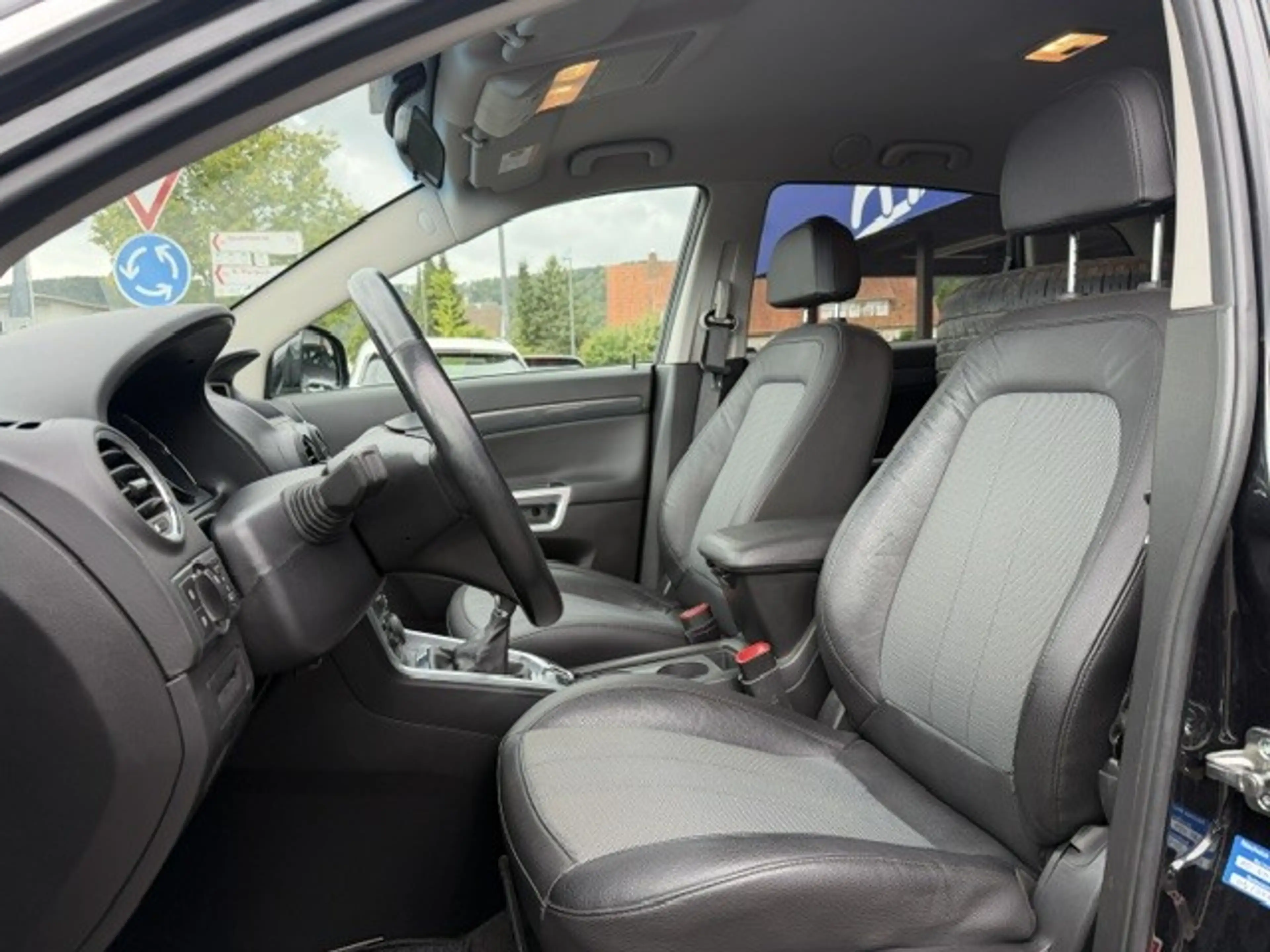 Opel Antara 2.4 Design Edition aus1.Hand+AHK+Winterreifen — photo 12