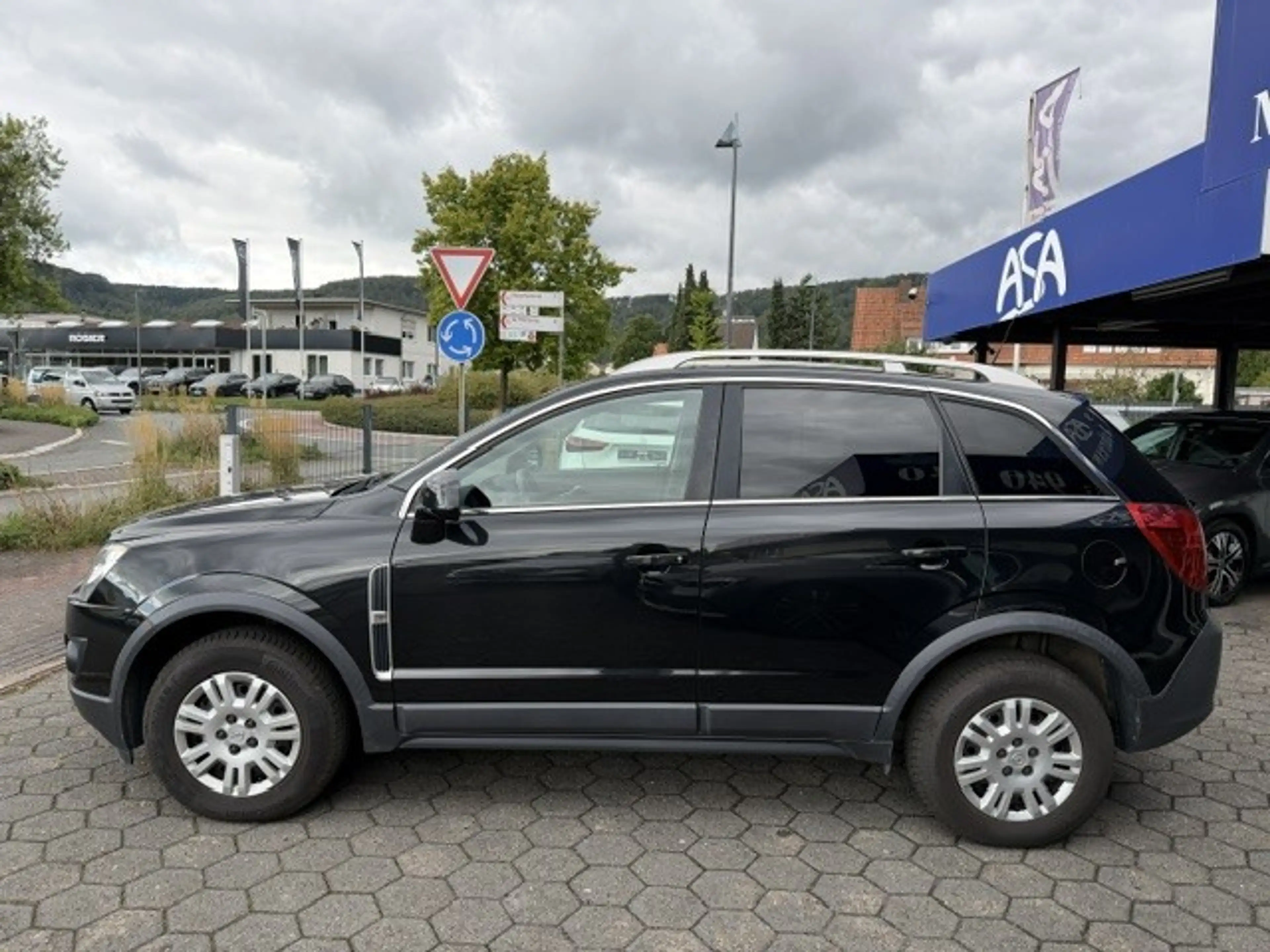 Opel Antara 2.4 Design Edition aus1.Hand+AHK+Winterreifen — photo 4