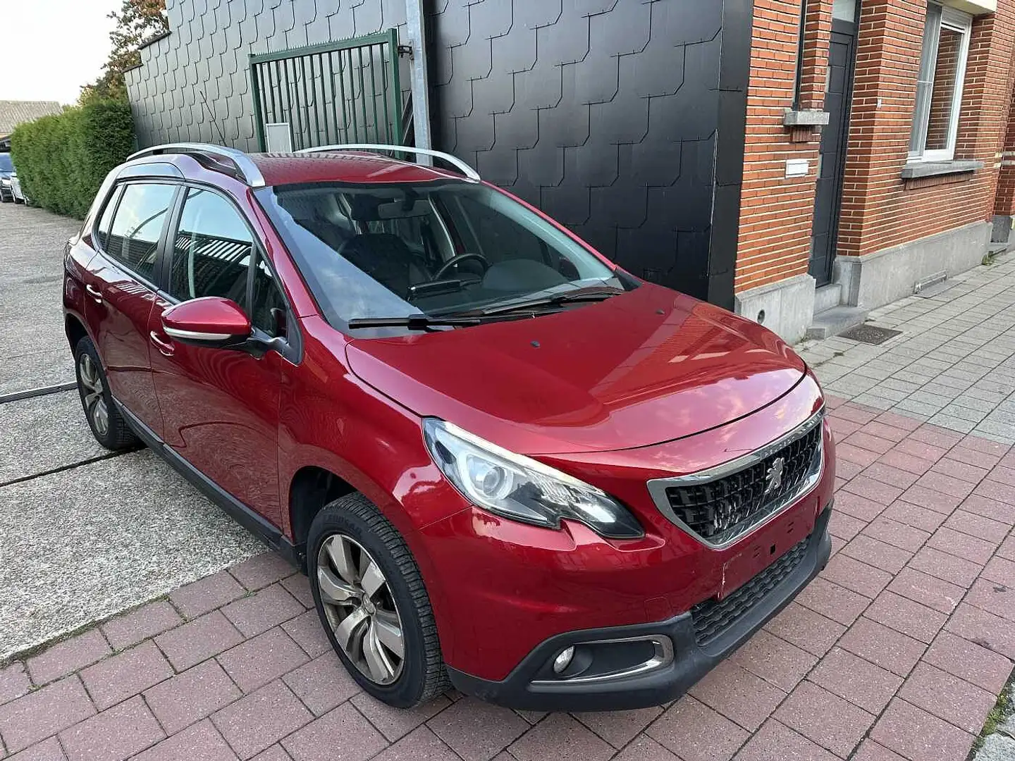 Peugeot 2008 1.2 I MET 92DKM HANDELAARS & EXPORT Rouge - 2