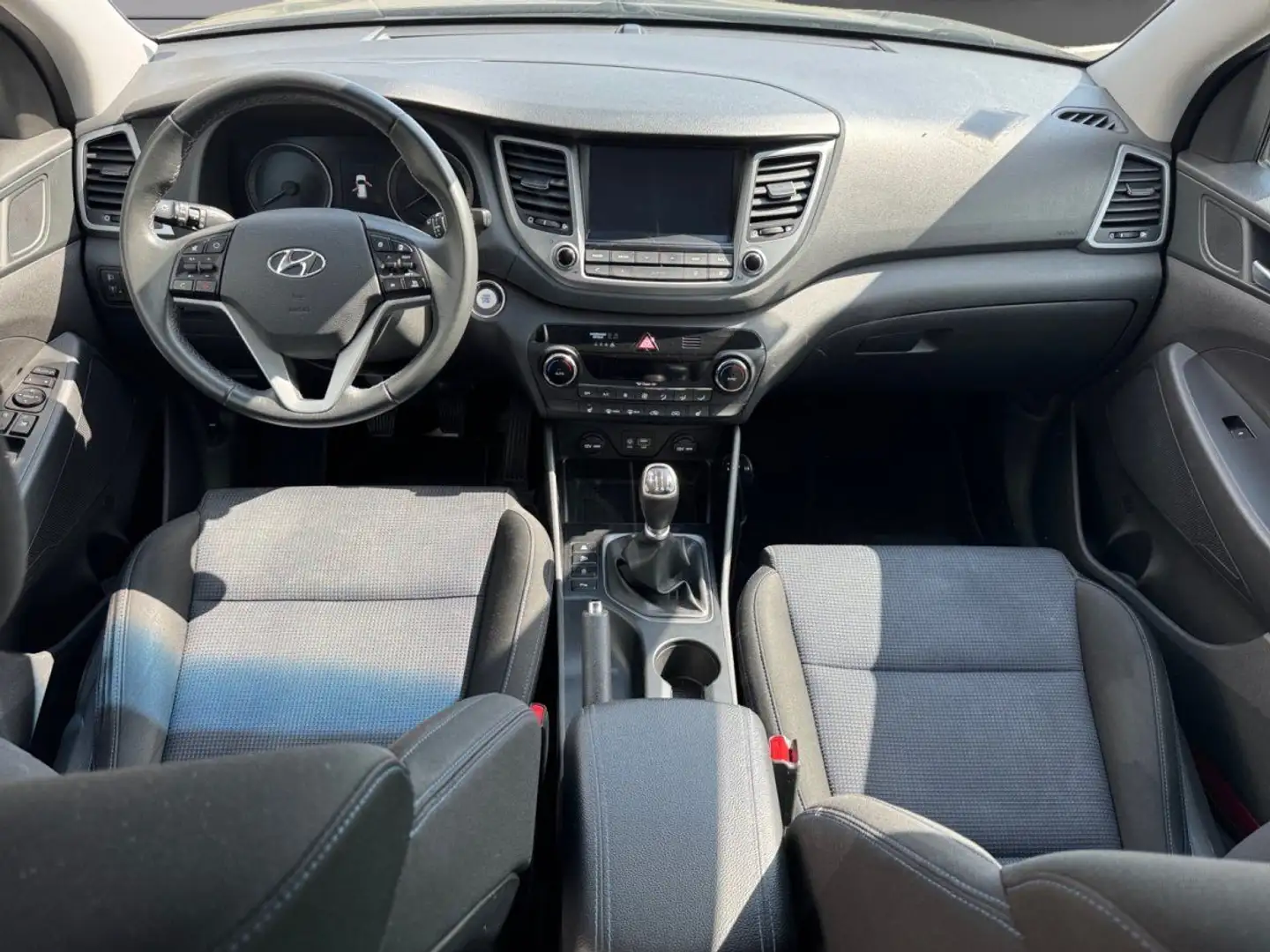 Hyundai TUCSON 1.7 CRDi 115 2WD Creative Grijs - 2