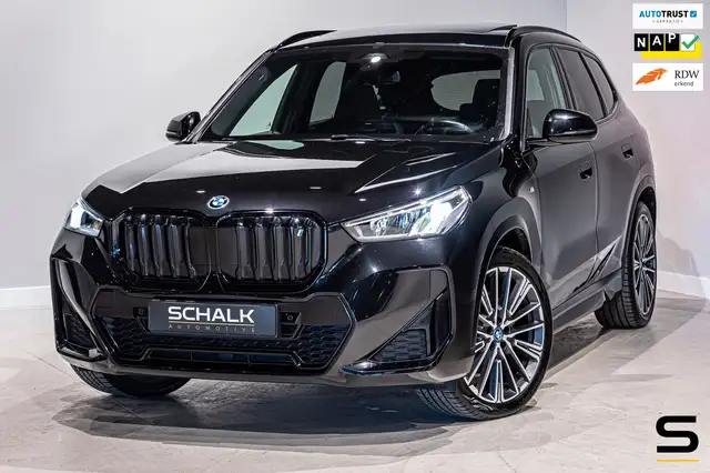 BMW iX1 XDrive30 Launch Edition 67 kWh|M-sport|Pano|H&K|NA