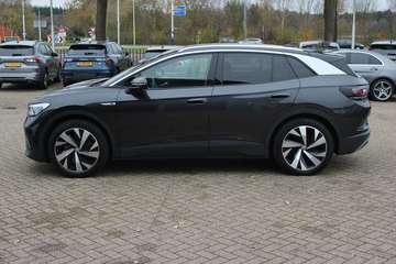 First 77 kWh / Camera / Apple CarPlay / DAB / 20''