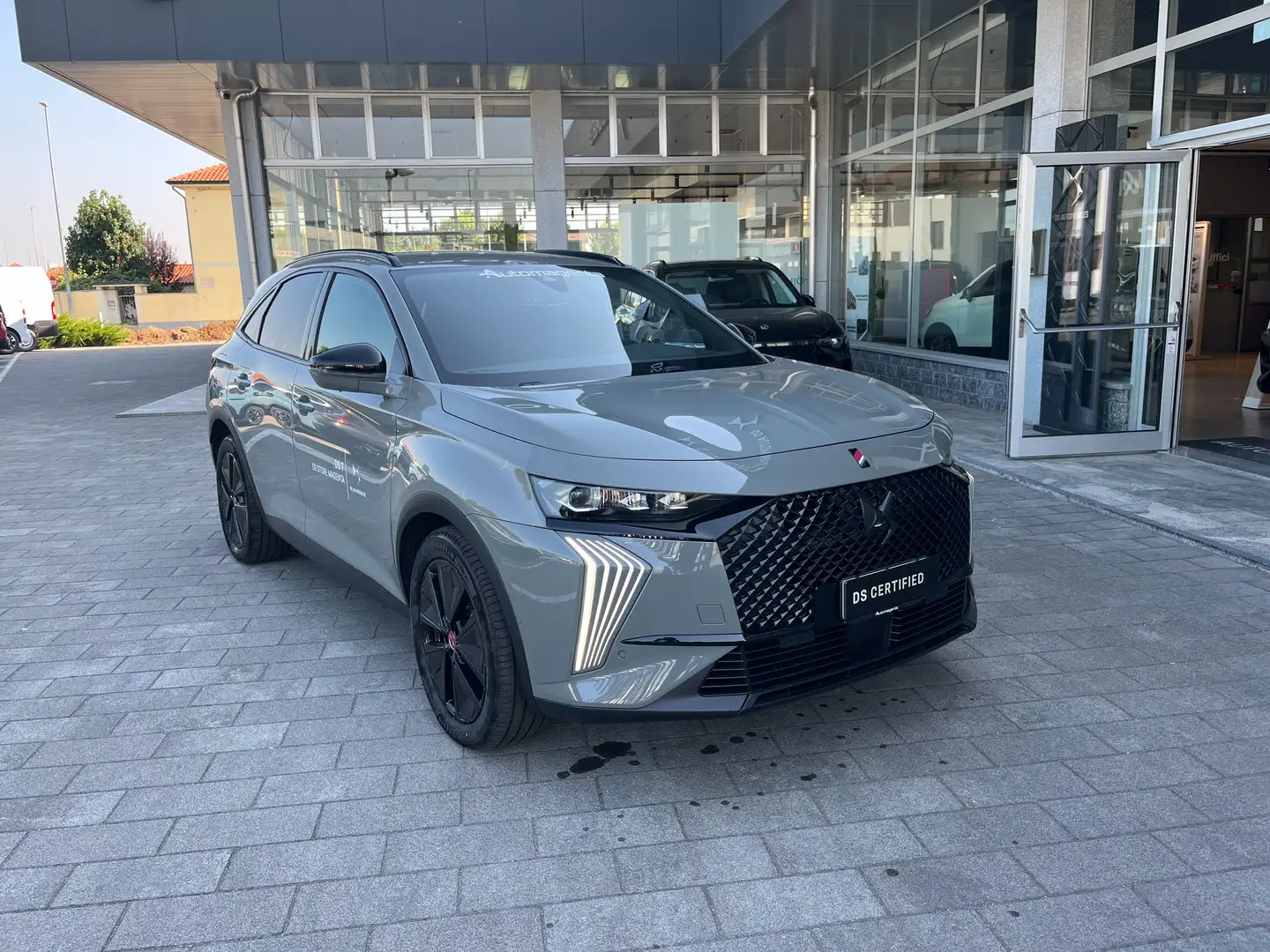DS Automobiles DS 7 PHEV 1.6 PlugIn Hybrid 225cv EAT8 PerfomanceLine+ Gris - 1