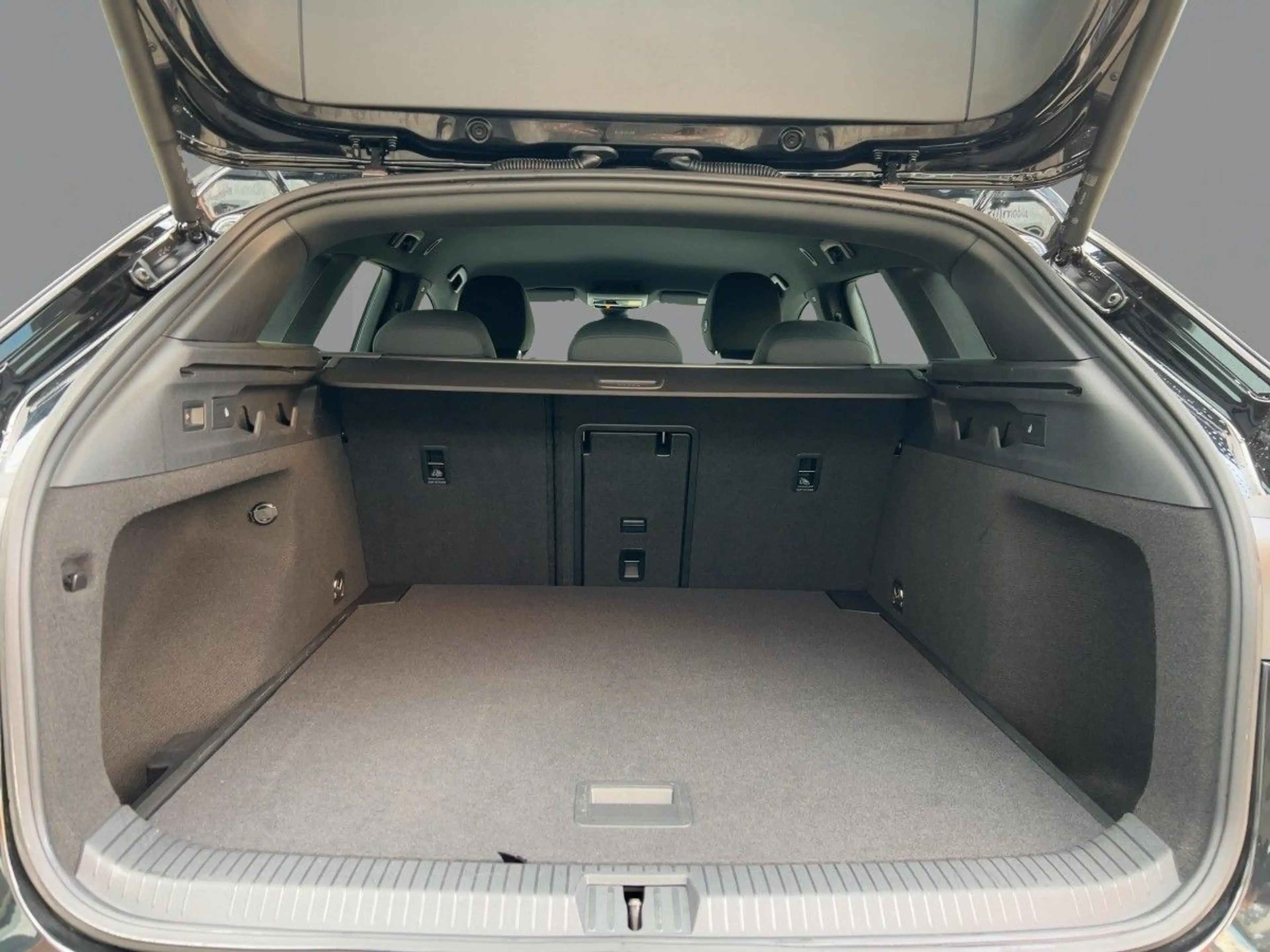 Volkswagen ID.7 Pro AHK Navi Sitzhzg — photo 8