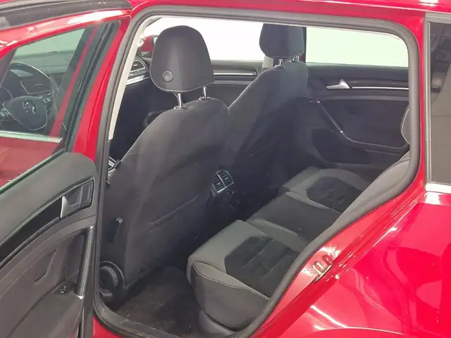 Volkswagen Golf view 6