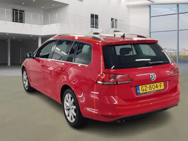 Volkswagen Golf view 4