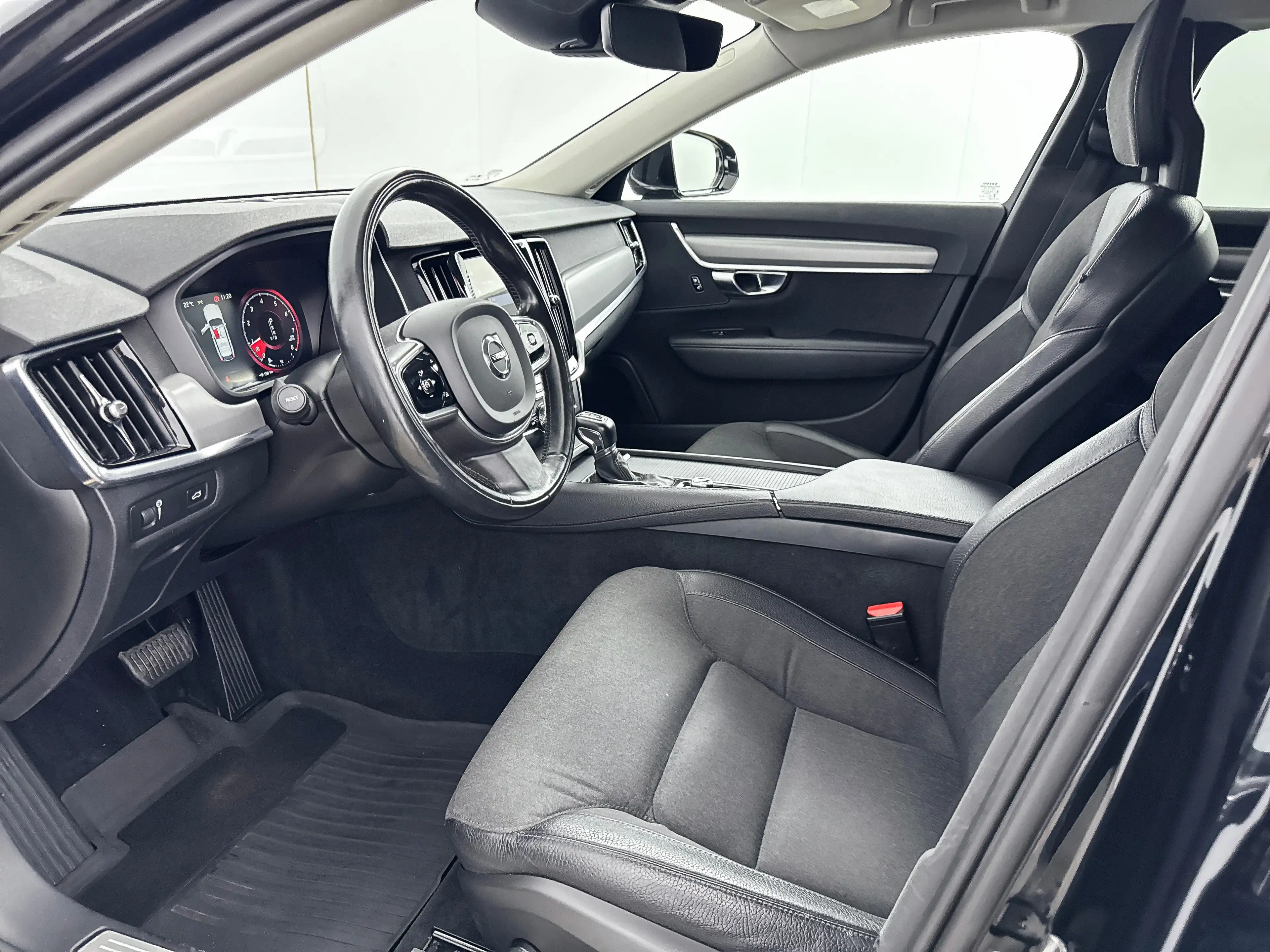 Volvo V90 T5 Momentum | 18" | Elektr. Trekhaak | Keyless | E — photo 11