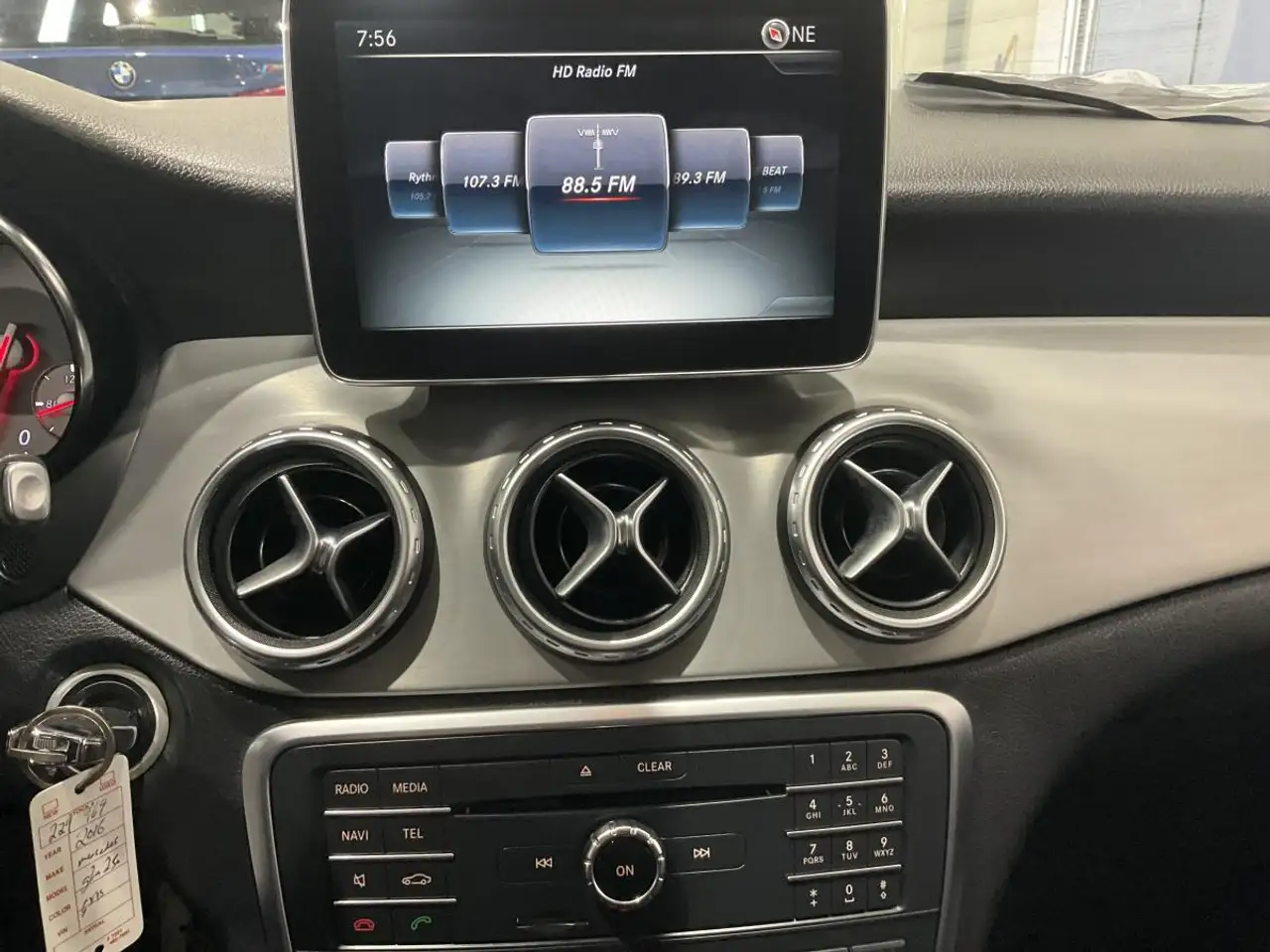 Mercedes-Benz GLA снимка Mercedes-Benz GLA