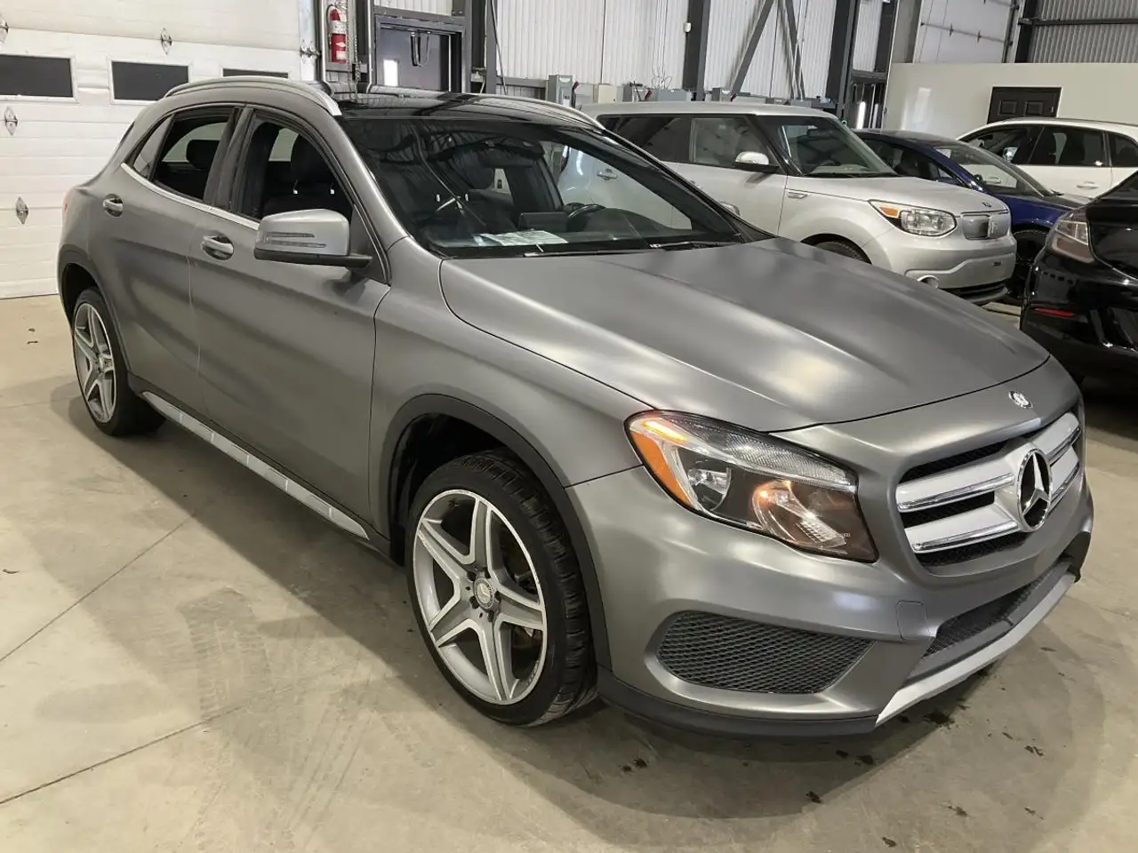 Mercedes-Benz GLA снимка Mercedes-Benz GLA