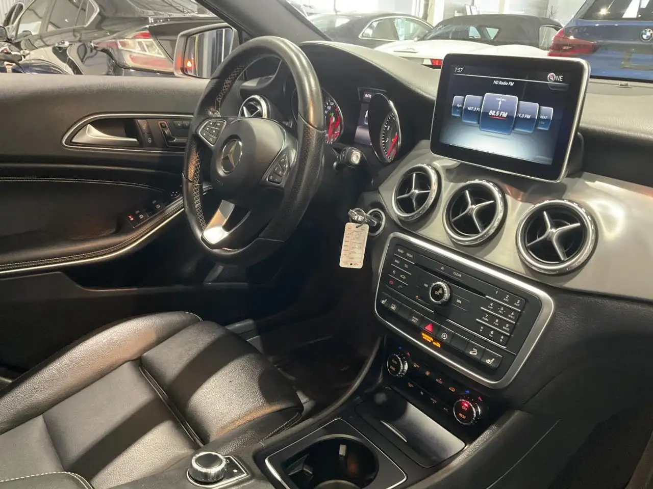 Mercedes-Benz GLA снимка Mercedes-Benz GLA
