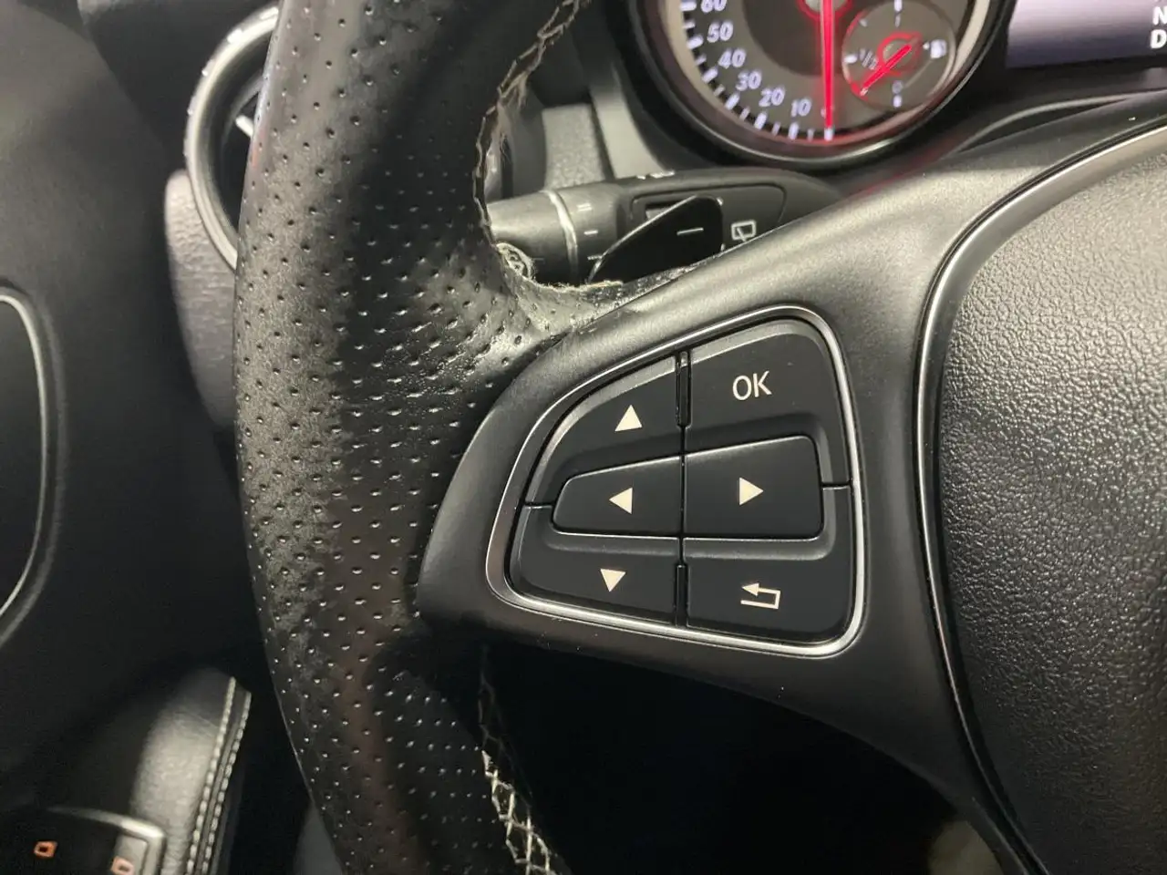 Mercedes-Benz GLA снимка Mercedes-Benz GLA
