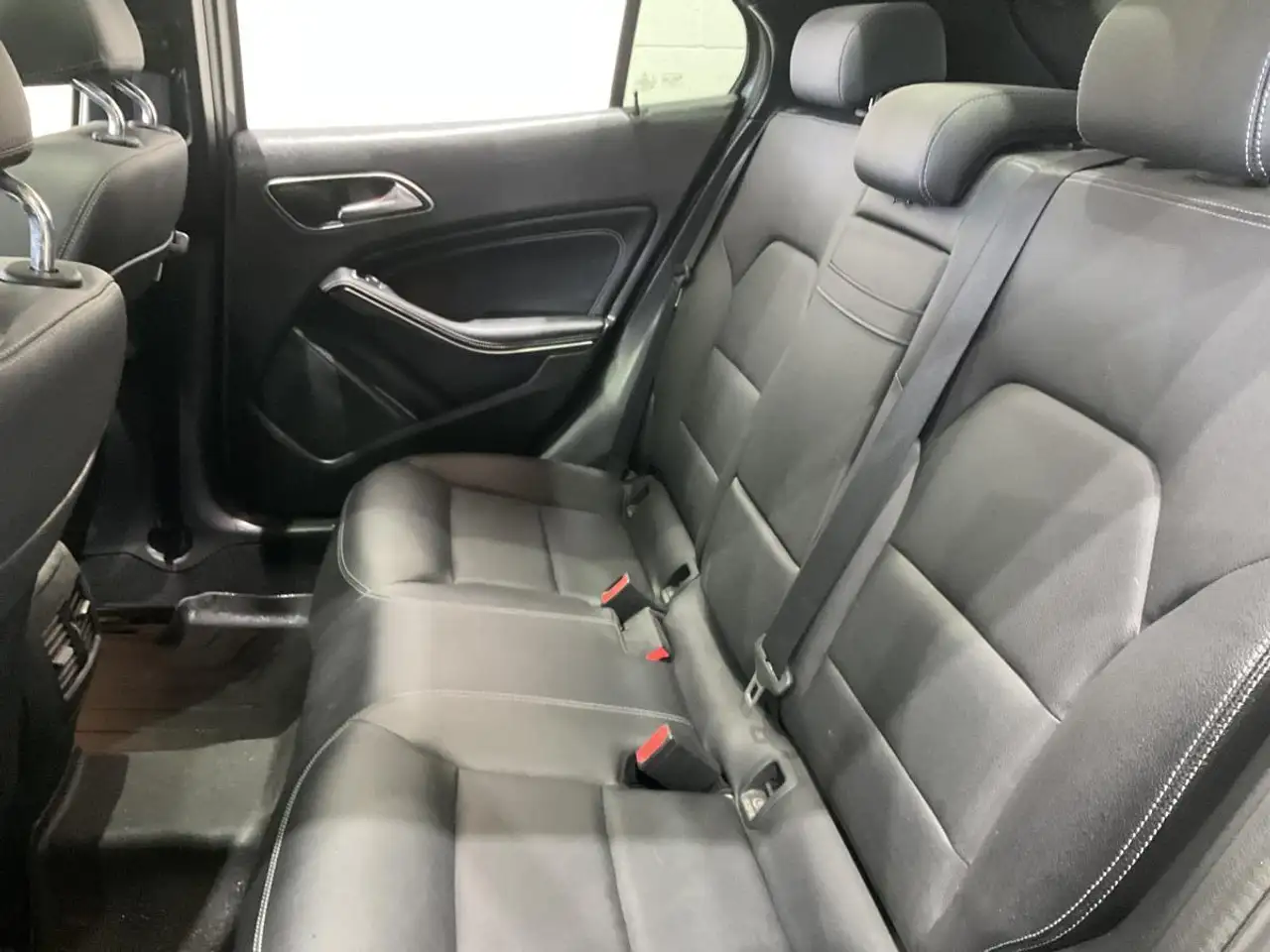 Mercedes-Benz GLA снимка Mercedes-Benz GLA