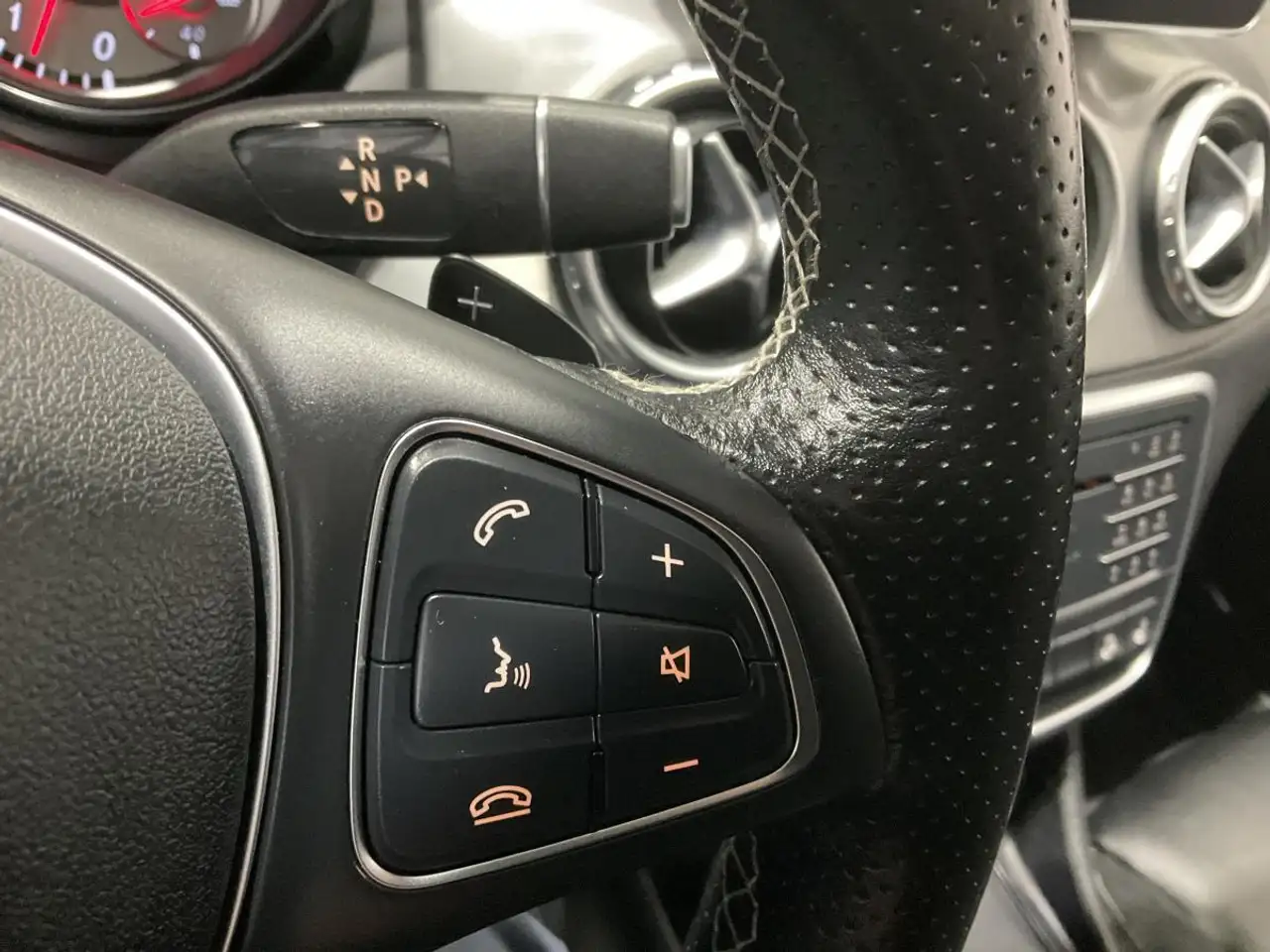 Mercedes-Benz GLA снимка Mercedes-Benz GLA
