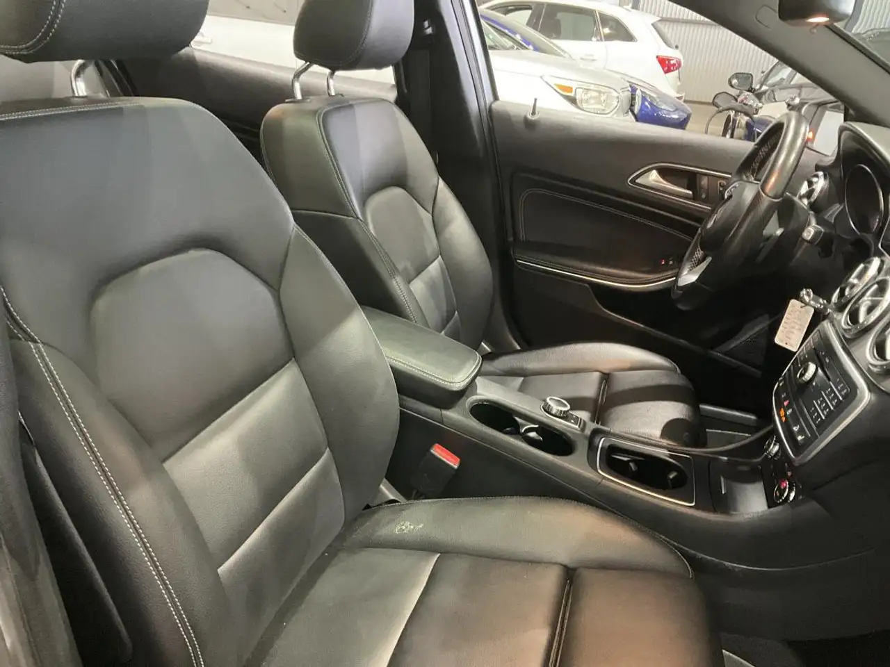 Mercedes-Benz GLA снимка Mercedes-Benz GLA
