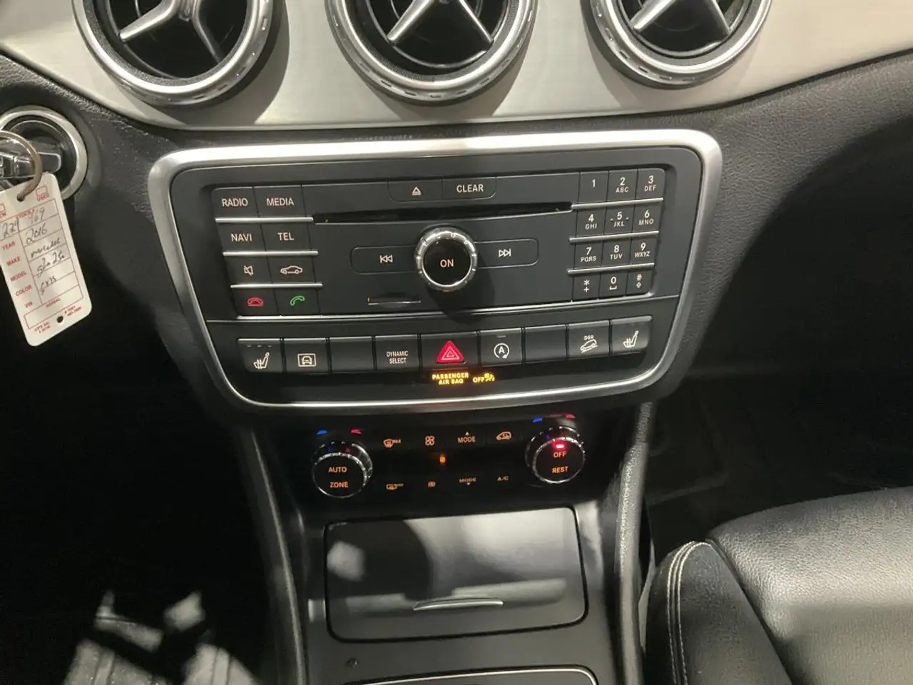 Mercedes-Benz GLA снимка Mercedes-Benz GLA