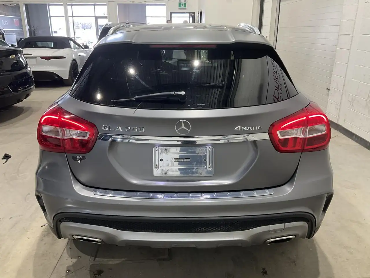Mercedes-Benz GLA снимка Mercedes-Benz GLA