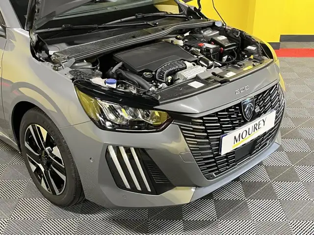 Peugeot 208 view 5