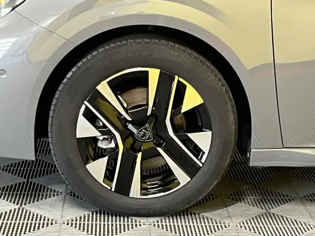 Peugeot 208 view 7