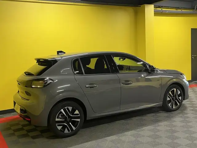 Peugeot 208 view 6