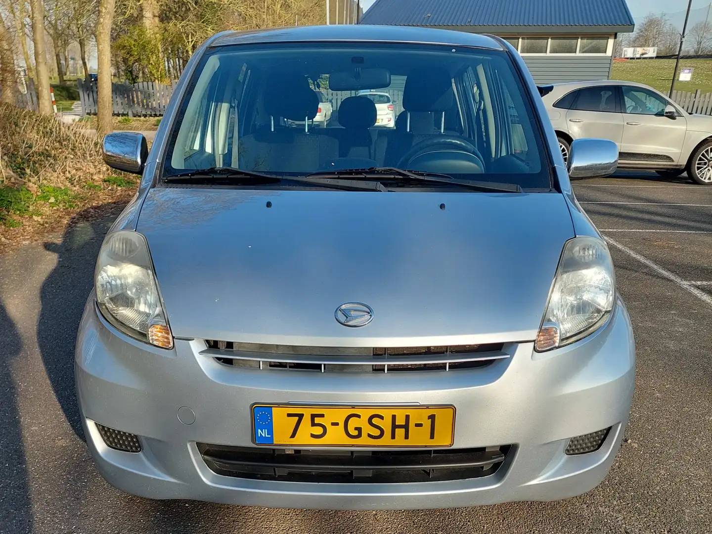 Daihatsu Sirion Sirion 1.0-12V Premium Plateado - 2