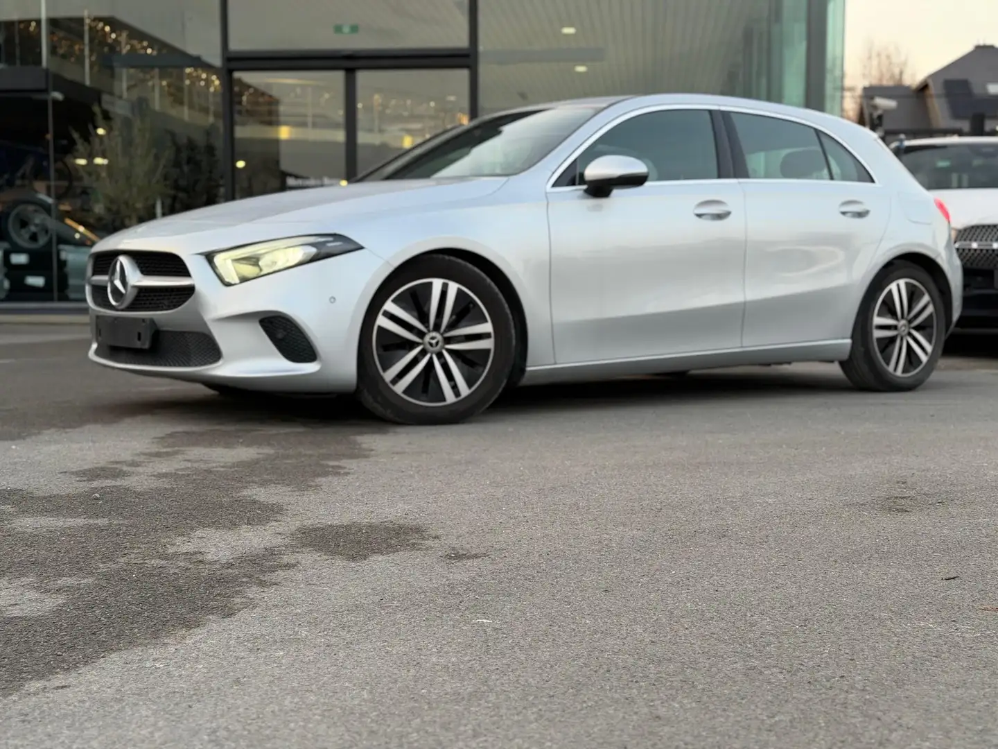 Mercedes-Benz A 180 A d DCT Business Solution Argent - 1