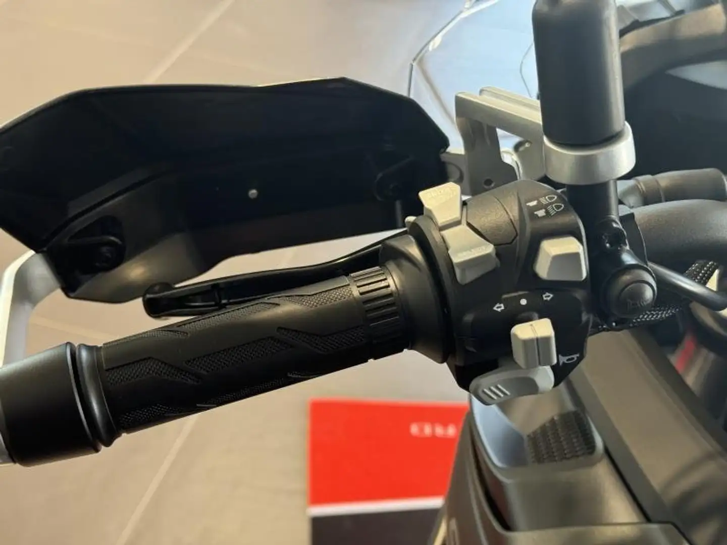 QJ Motor SRT 800 SX TOURING Czarny - 2