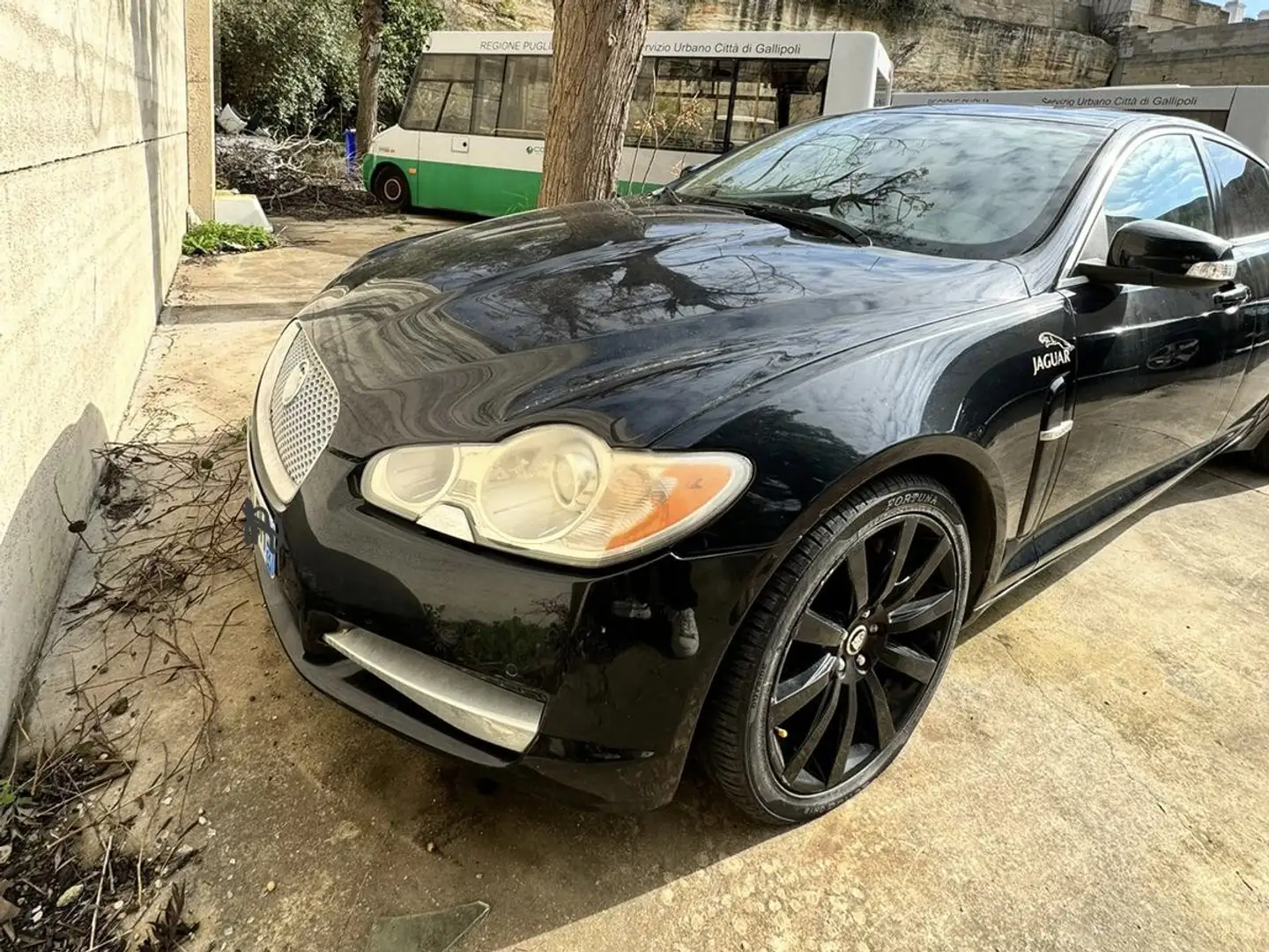 Jaguar XF 2.7d Luxury auto - 1