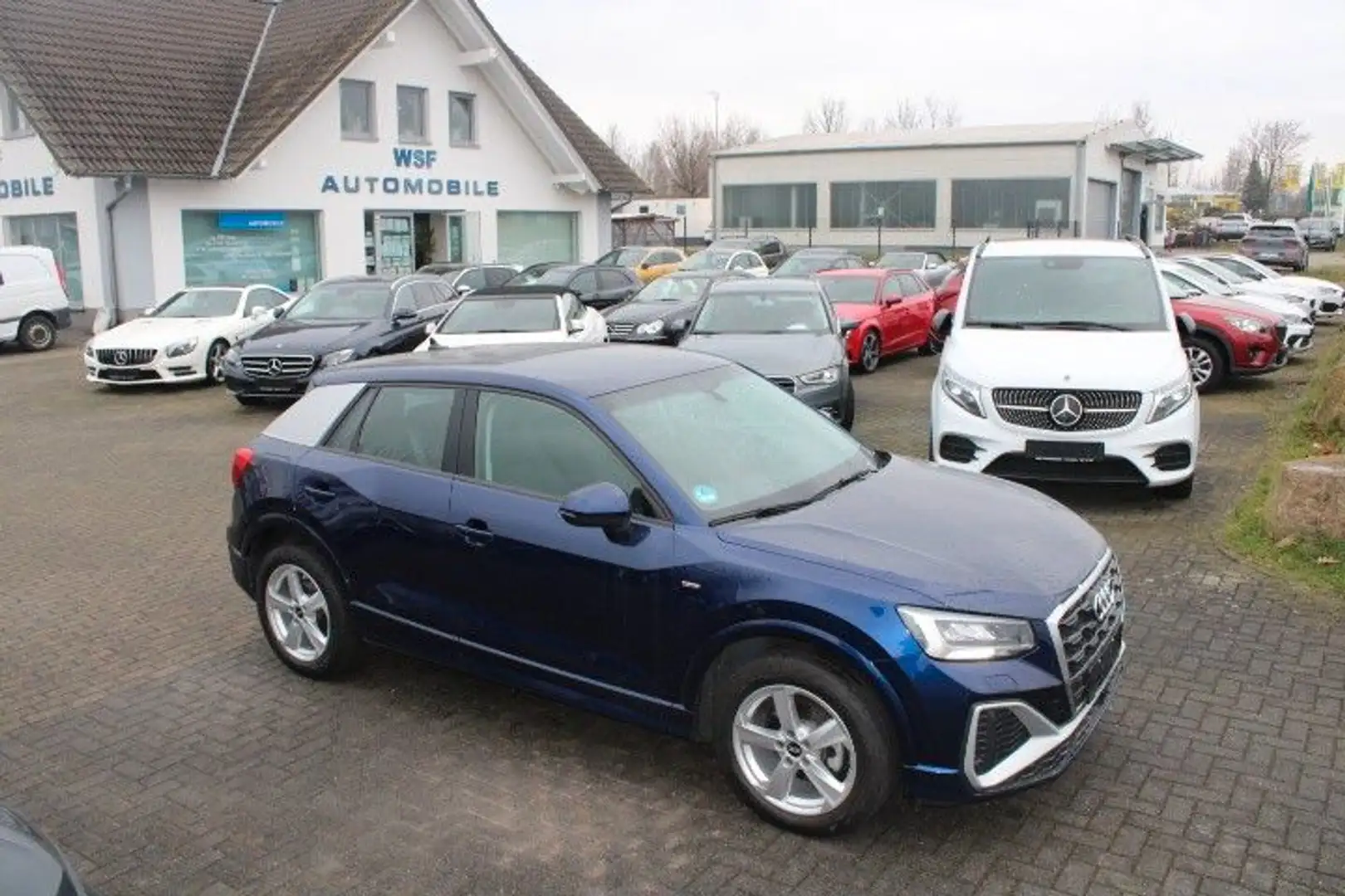 Audi Q2 TFSI S line,LED,Navi,PDC,SHZ,el.Heckkl,DSG Blau - 2