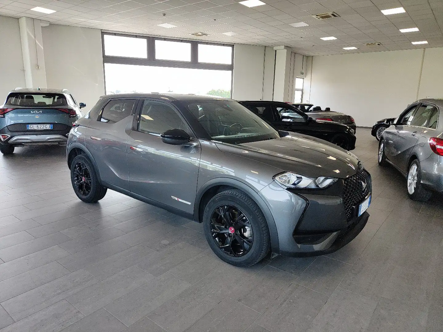 DS Automobiles DS 3 Crossback BlueHDi 130cv Performance Line Auto Pelle/Tessuto Grijs - 2