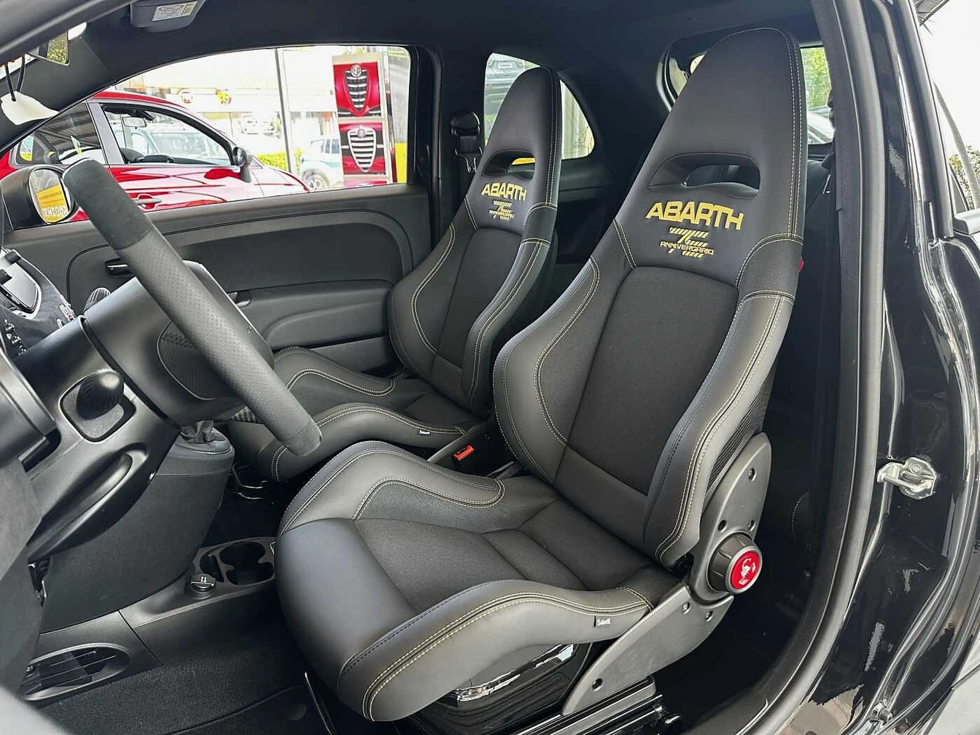 Abarth 695 75 Anniversario 180 PS Schaltgetriebe — photo 9