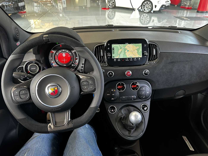 Abarth 695 75 Anniversario 180 PS Schaltgetriebe — photo 12