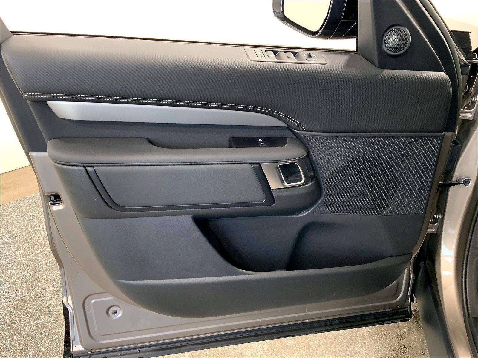 2023 Land Rover Discovery R-Dynamic S, 3D Surround View Cameras! thumb 19