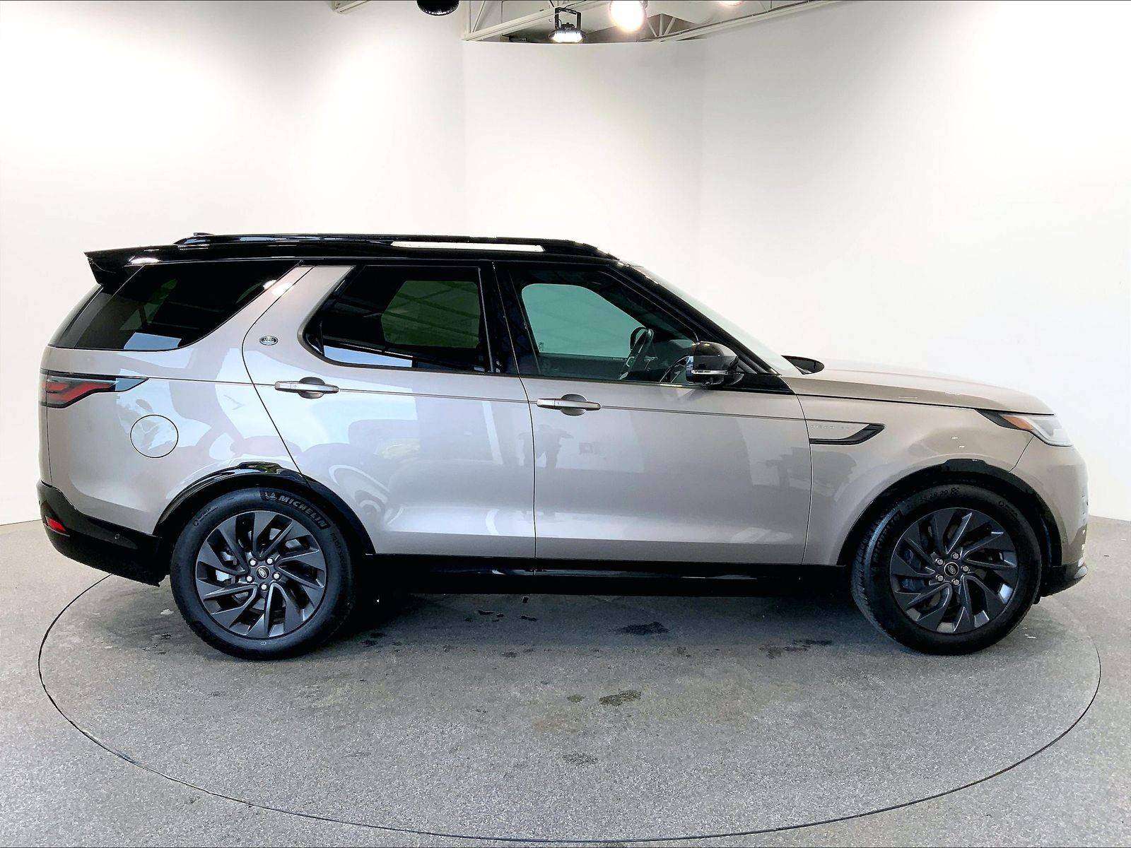2023 Land Rover Discovery R-Dynamic S, 3D Surround View Cameras! alt 4