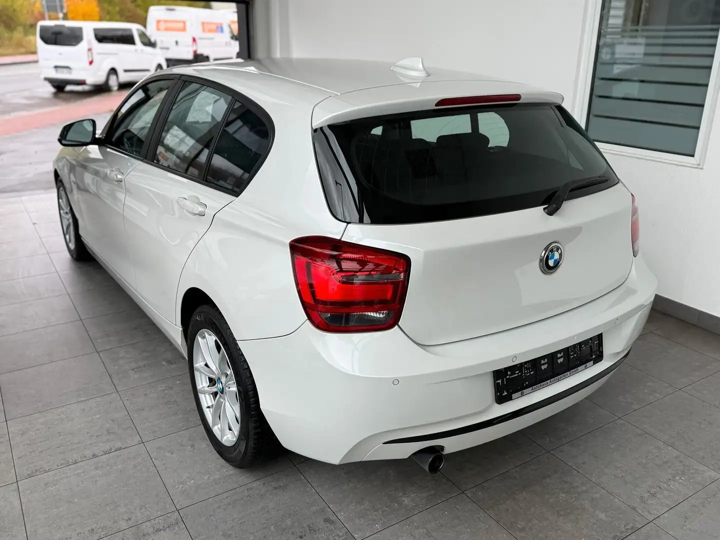 BMW 116 Baureihe 1 Lim. 5-trg. 116 d Sport*Navi Weiß - 2