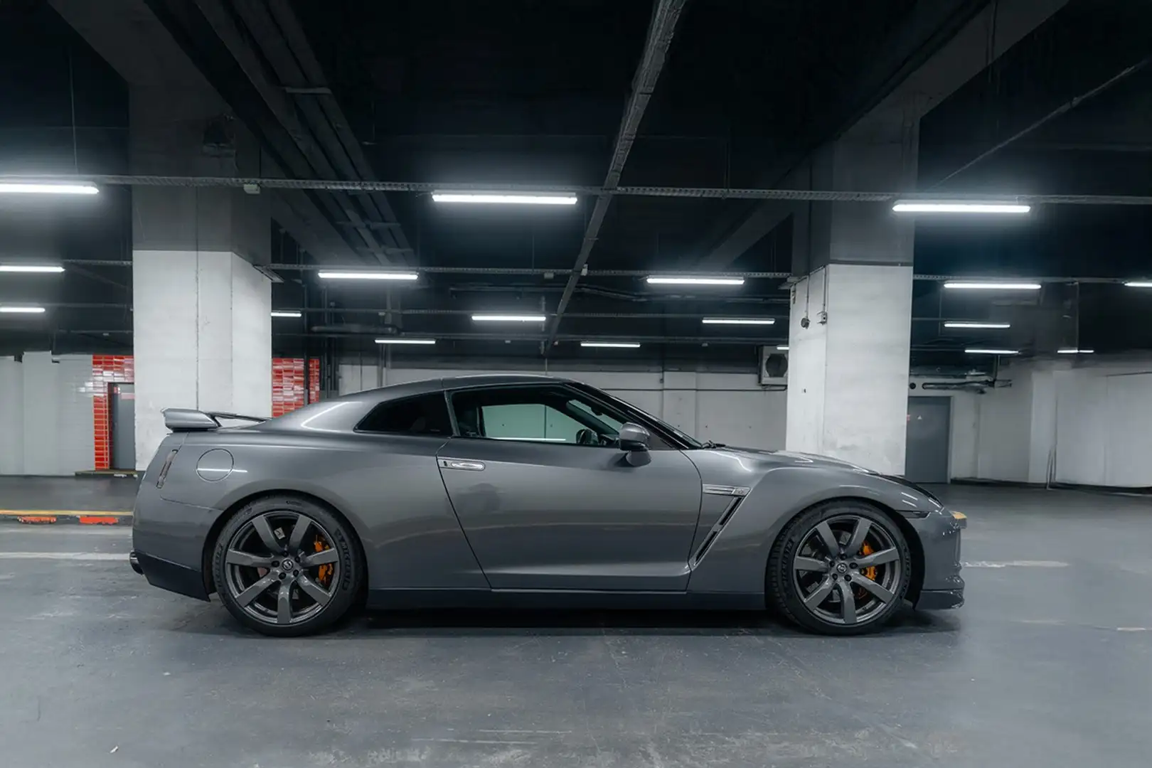 Nissan GT-R R35 Grau - 2