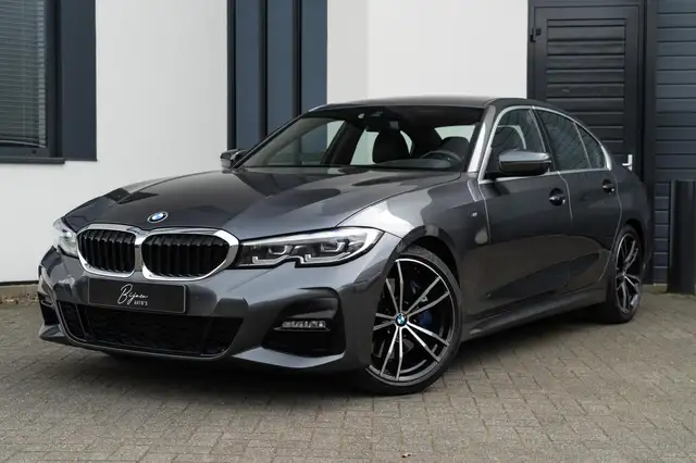 BMW 320 3-serie 320i M-Sport CAMERA / LEER / HUD