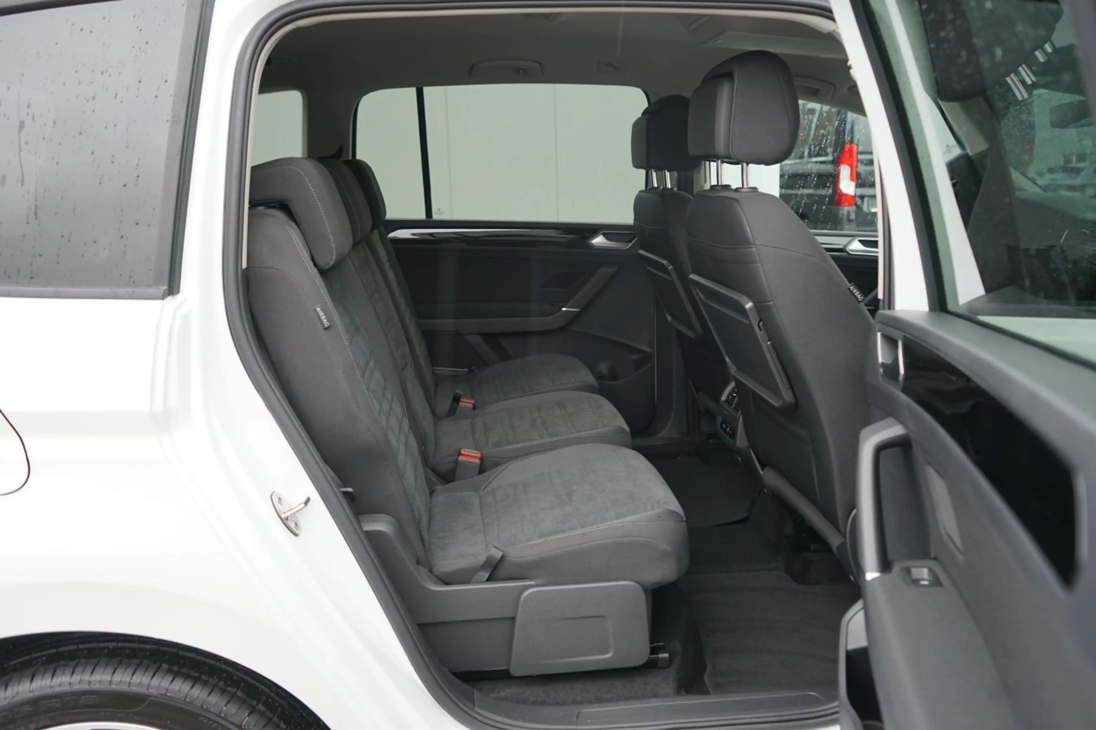 Volkswagen Touran Highline 2.0 TDI 150 PS DSG *AHK*DYNAUDIO — photo 5