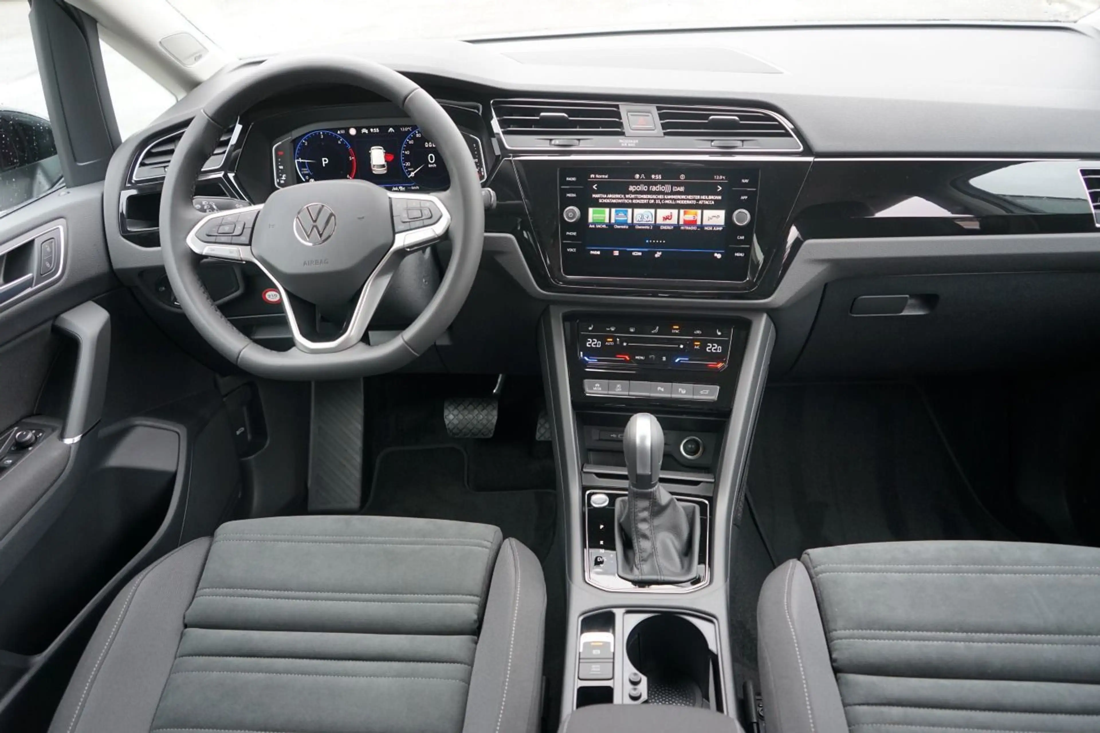 Volkswagen Touran Highline 2.0 TDI 150 PS DSG *AHK*DYNAUDIO — photo 6