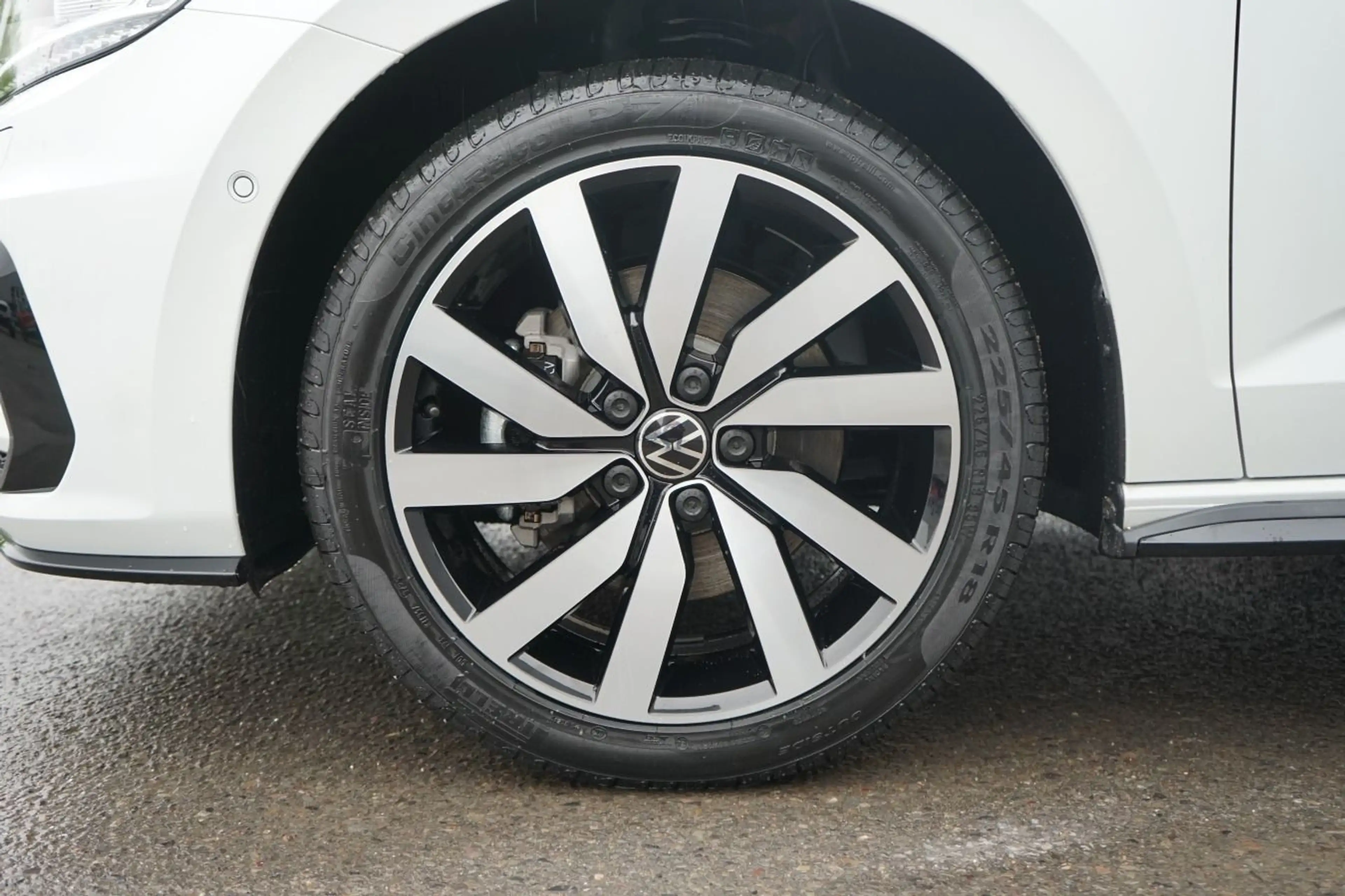 Volkswagen Touran Highline 2.0 TDI 150 PS DSG *AHK*DYNAUDIO — photo 8