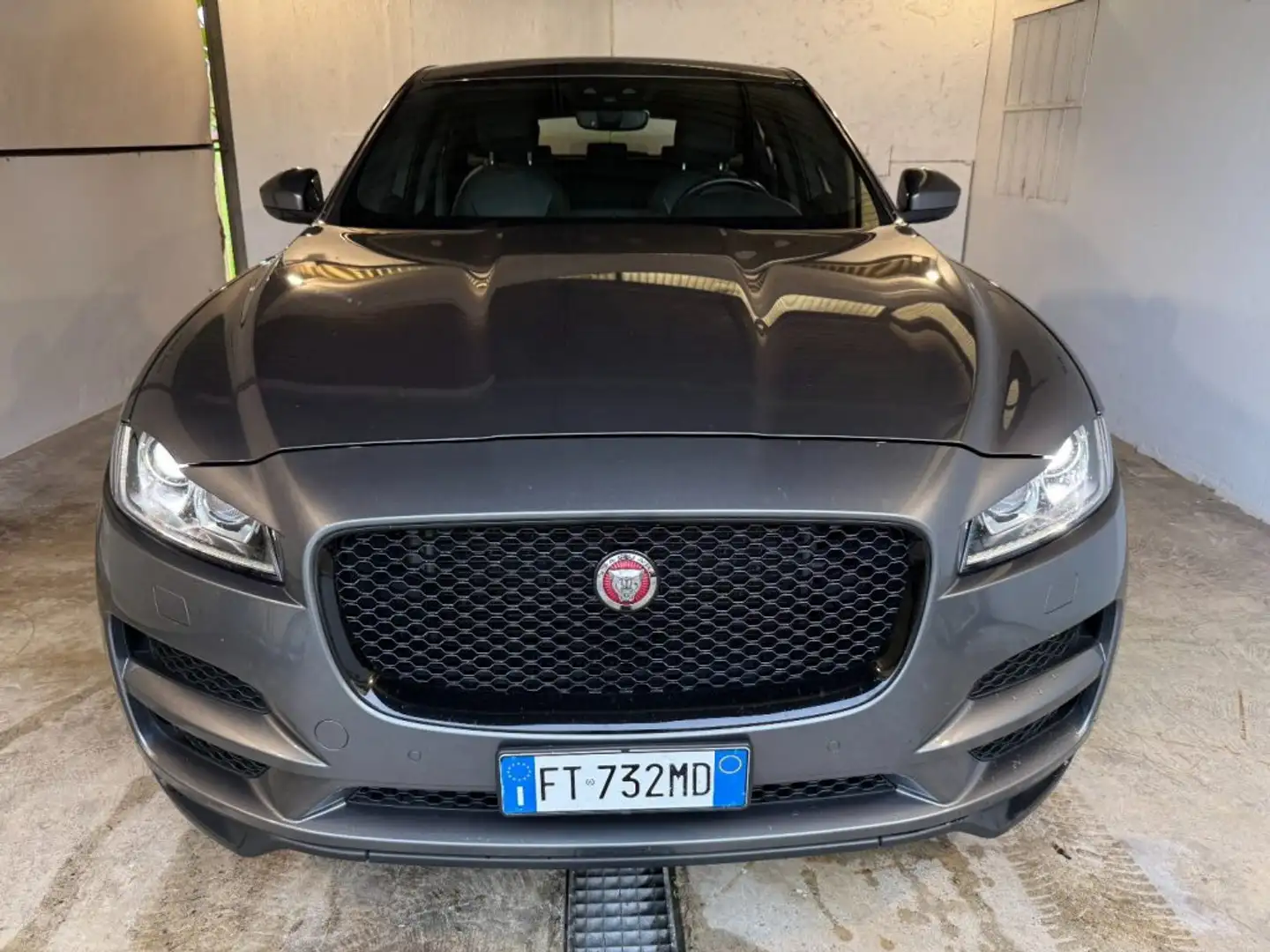 Jaguar F-Pace 3.0 D V6 300 CV AWD aut. PER COMMERCIANTI Grigio - 2
