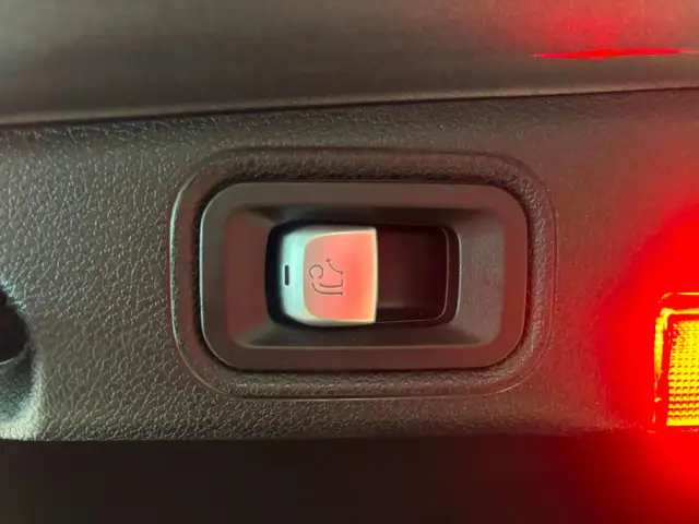 Mercedes-Benz E-Class view 12