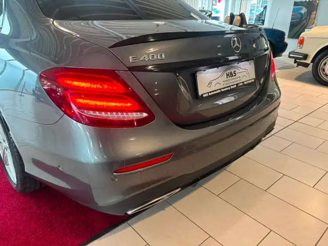Mercedes-Benz E-Class view 3