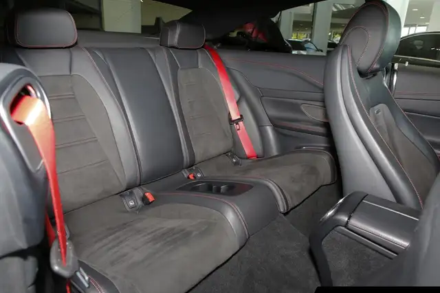 Mercedes-Benz E-Class view 9
