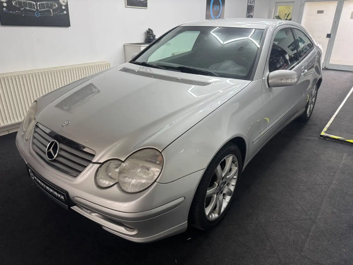 Mercedes-Benz C 180 Sportcoupe aus Erster Hand AHK Top Zustand Argento - 1